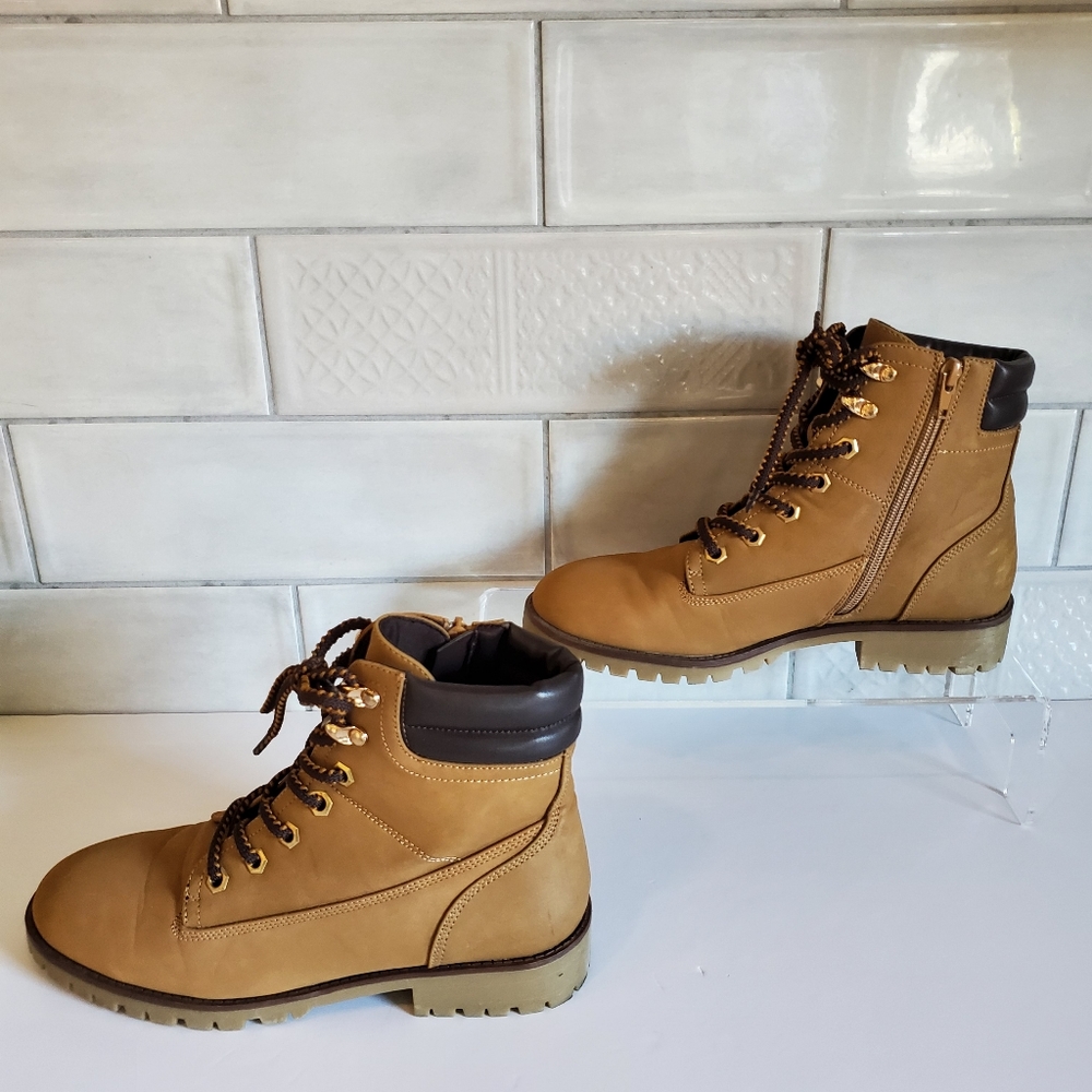 NWT Le Chateau 7 Indie Sleeze High Street Gorpcore Vegan Lace Up Combat Boots - Picture 2 of 12